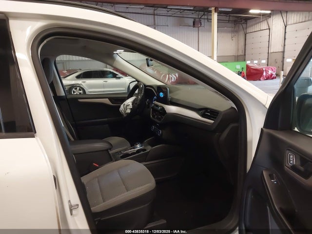 1FMCU9G60NUB56373 Ford ESCAPE SE