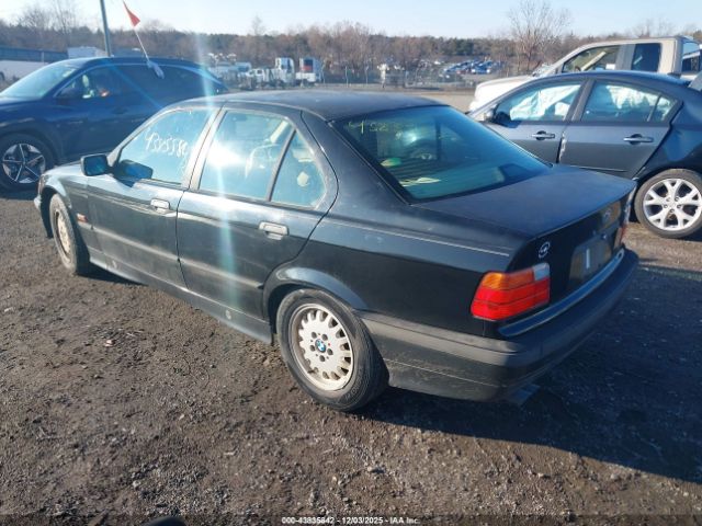 1994 BMW 325 WBACB3328RFE19620 Photo 2