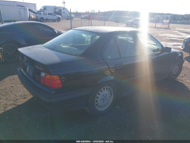 1994 BMW 325 WBACB3328RFE19620 Photo 3