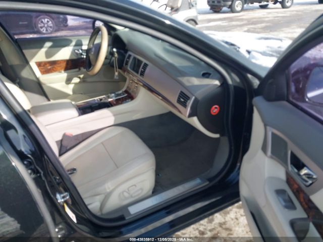 2010 JAGUAR XF SAJWA0GB8ALR61462 Photo 4