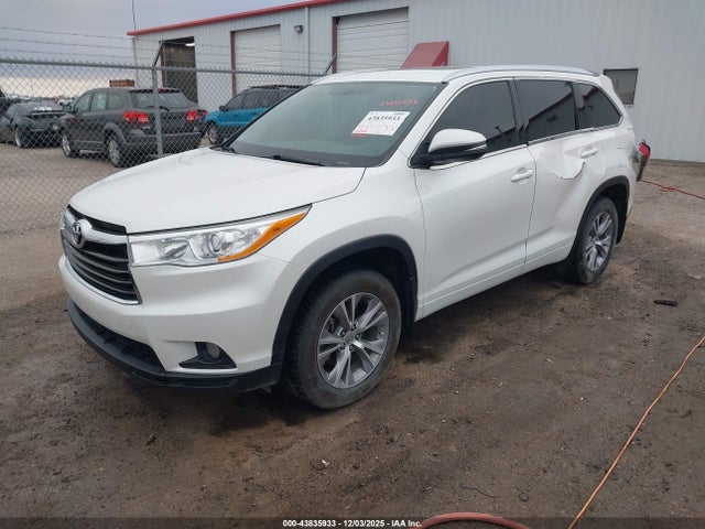 Toyota Highlander Xle V6 2014 5TDJKRFHXES038243 Image 2