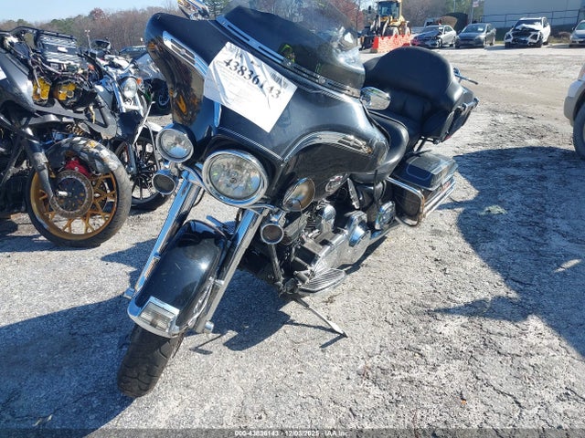 2011 HARLEY-DAVIDSON FLHTCU 1HD1FC414BB652682 Photo 1