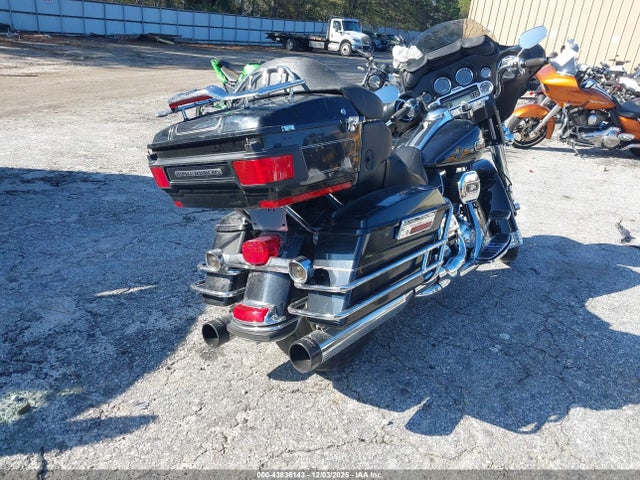 2011 HARLEY-DAVIDSON FLHTCU 1HD1FC414BB652682 Photo 3