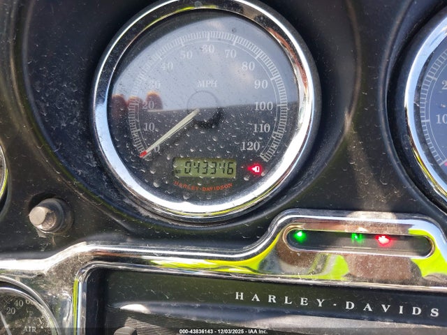 2011 HARLEY-DAVIDSON FLHTCU 1HD1FC414BB652682 Photo 6