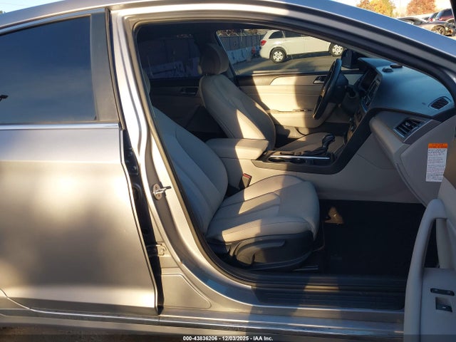 KMHE24L1XGA040579 Hyundai Sonata Hybrid Se