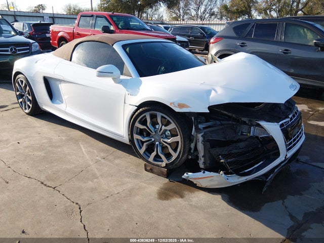 2011 AUDI R8 WUATNAFG6BN000635 Photo 0