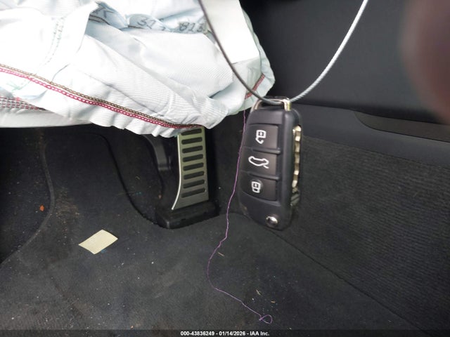 2011 AUDI R8 WUATNAFG6BN000635 Photo 10