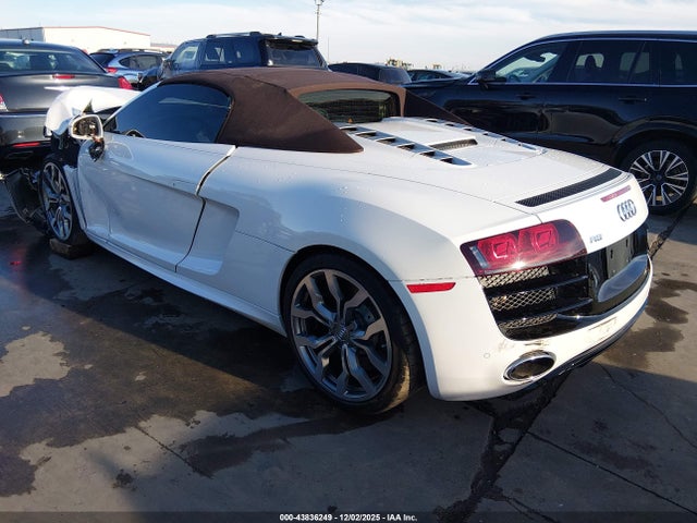 2011 AUDI R8 WUATNAFG6BN000635 Photo 2