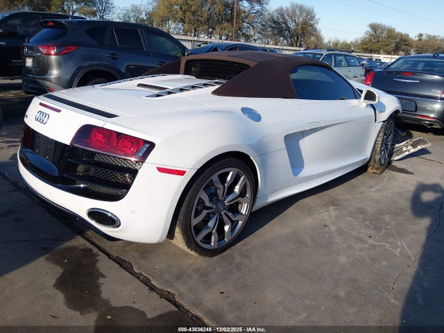 2011 AUDI R8 WUATNAFG6BN000635 Photo 3