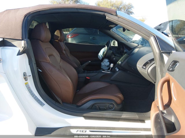 2011 AUDI R8 WUATNAFG6BN000635 Photo 4