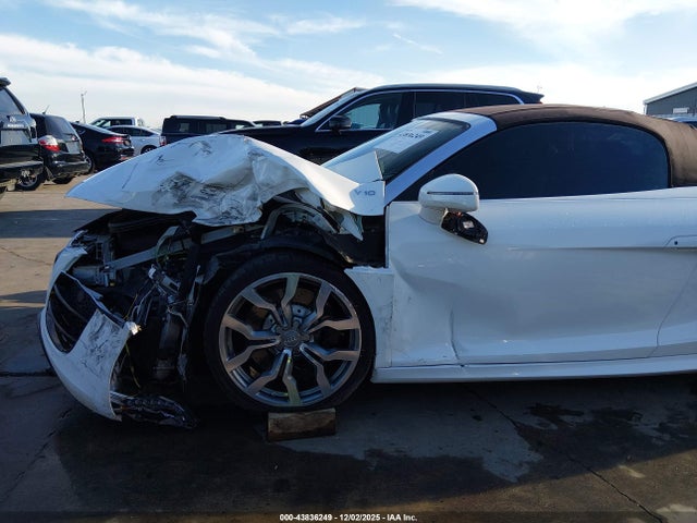 2011 AUDI R8 WUATNAFG6BN000635 Photo 5