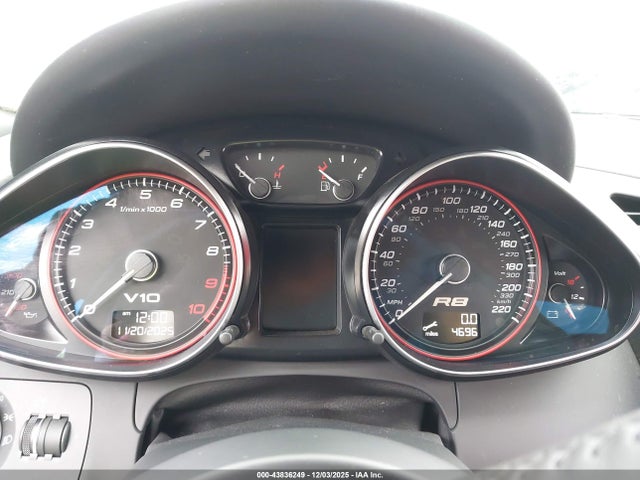 2011 AUDI R8 WUATNAFG6BN000635 Photo 6