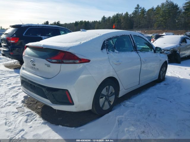 2017 HYUNDAI IONIQ HYBRID KMHC65LC1HU024631 Photo 3