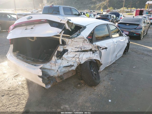 3KPF24AD9ME369384 KIA Forte Lxs