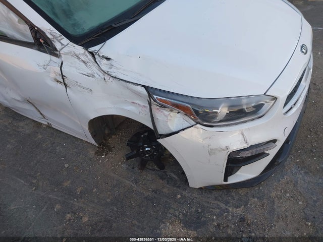 3KPF24AD9ME369384 KIA Forte Lxs