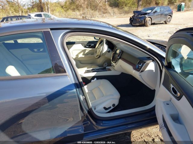 2019 VOLVO S60 7JR102FK3KG005973 Photo 4