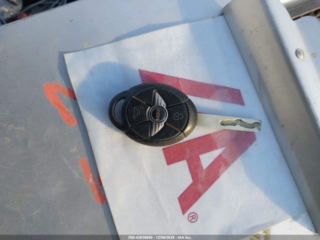 2005 MINI COOPER S WMWRH33455TF81002 Photo 10