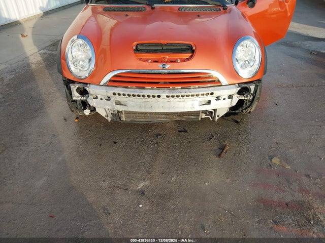 2005 MINI COOPER S WMWRH33455TF81002 Photo 5