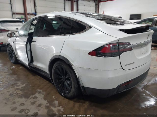 2017 TESLA MODEL X 5YJXCBE2XHF054527 Photo 2