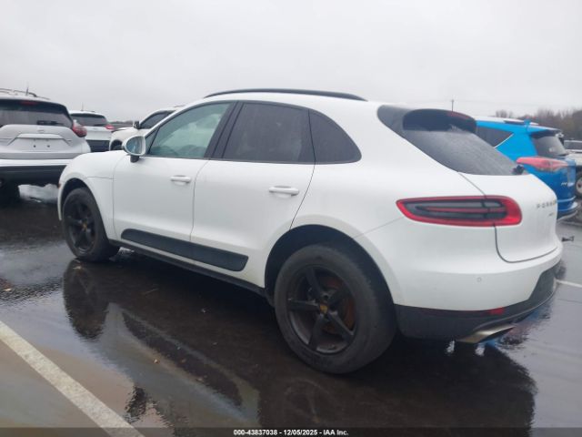 2017 PORSCHE MACAN WP1AA2A51HLB06683 Photo 2