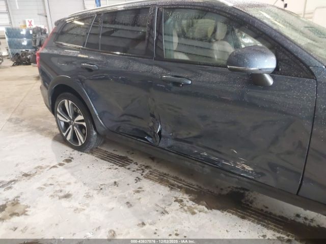 2025 VOLVO V60 CROSS COUNTRY YV4L12WK1S2146894 Photo 5