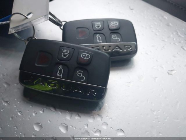 2017 JAGUAR F-PACE SADCJ2BV3HA084713 Photo 10