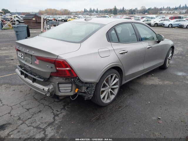 2021 VOLVO S60 7JRA22TK1MG080625 Photo 3