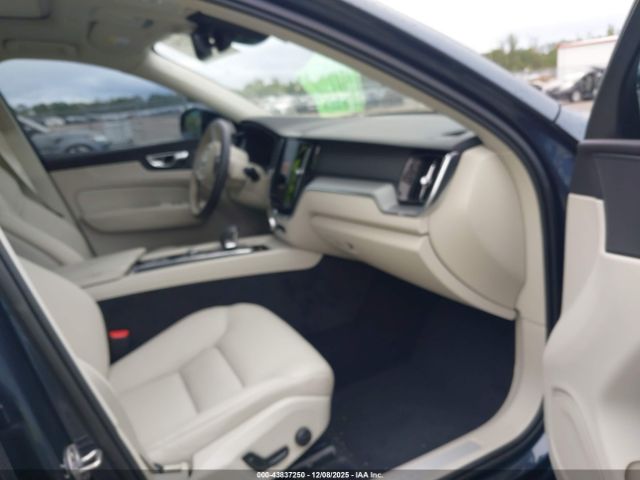2025 VOLVO XC60 YV4M12RJ3S1153553 Photo 4