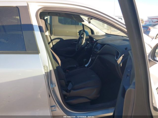 2020 CHEVROLET TRAX 3GNCJKSB5LL210869 Photo 4