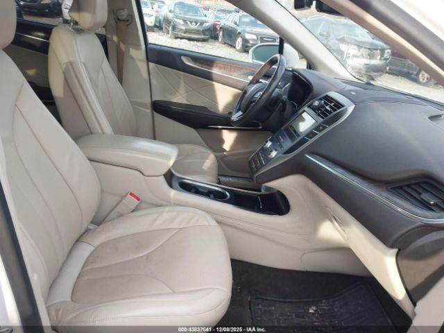 2019 LINCOLN MKC 5LMCJ3D98KUL43325 Photo 4