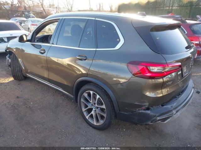 2020 BMW X5 5UXCR6C06L9D47805 Photo 2