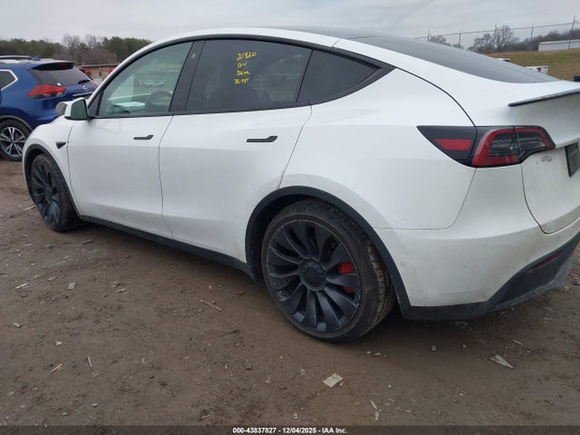 2021 TESLA MODEL Y 5YJYGDEF5MF244057 Photo 2