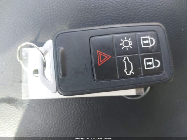 2017 VOLVO XC60 YV440MDU2H2131885 Photo 10