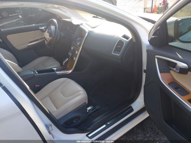 2017 VOLVO XC60 YV440MDU2H2131885 Photo 4