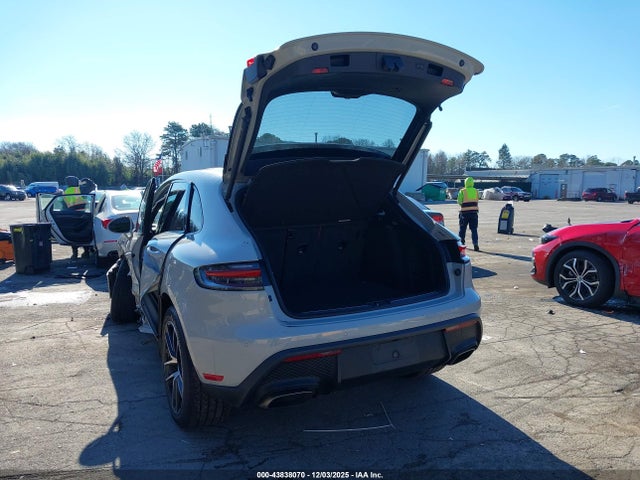 2023 PORSCHE MACAN WP1AA2A51PLB17830 Photo 2