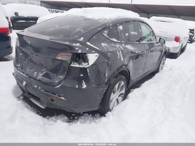2024 TESLA MODEL Y 7SAYGDEEXRA251052 Photo 3
