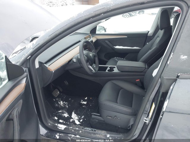 2024 TESLA MODEL Y 7SAYGDEEXRA251052 Photo 4