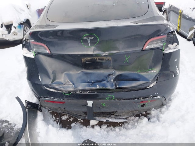 2024 TESLA MODEL Y 7SAYGDEEXRA251052 Photo 5
