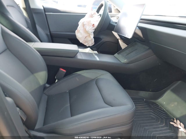 2025 TESLA MODEL 3 5YJ3E1EA9SF070106 Photo 4