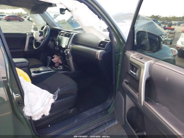 2022 TOYOTA 4RUNNER JTETU5JR8N6041424 Photo 4