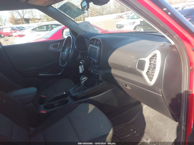 KNDJ63AU8L7046600 KIA Soul Gt-line