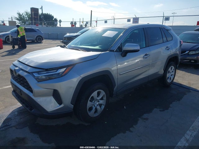 Toyota RAV4 LE 2023 2T3K1RFV9PW296378 Image 2
