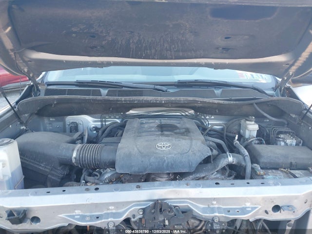 5TFUY5F12KX835230 Toyota Tundra Sr5 5.7l V8