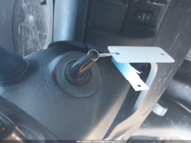 5TFUY5F12KX835230 Toyota Tundra Sr5 5.7l V8