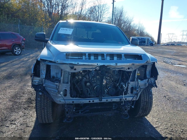 5TFUY5F12KX835230 Toyota Tundra Sr5 5.7l V8