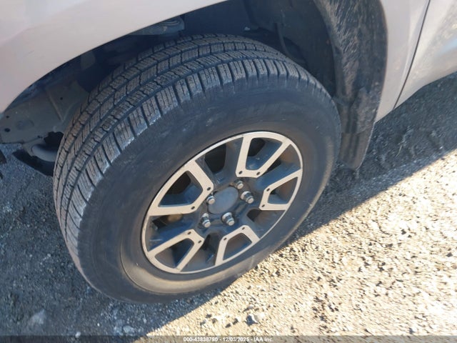 5TFUY5F12KX835230 Toyota Tundra Sr5 5.7l V8