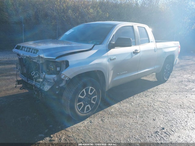 5TFUY5F12KX835230 Toyota Tundra Sr5 5.7l V8