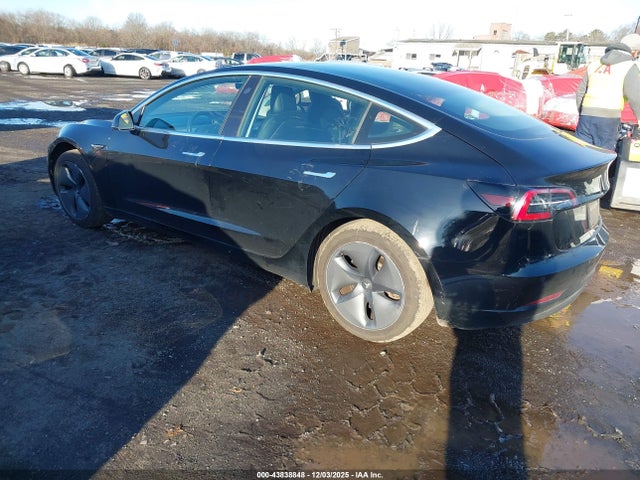 2019 TESLA MODEL 3 5YJ3E1EA4KF398825 Photo 2