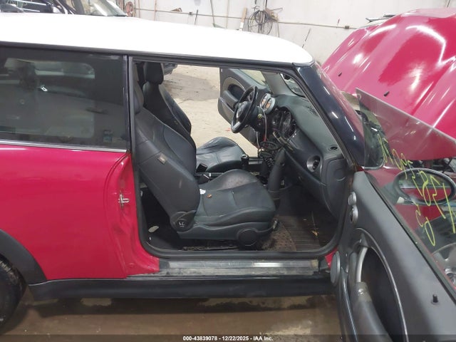 2005 MINI COOPER S WMWRE33435TD98173 Photo 4