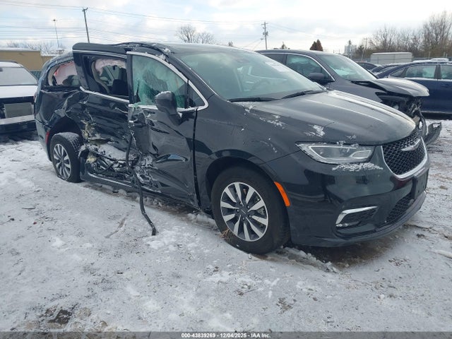 2023 CHRYSLER PACIFICA HYBRID 2C4RC1L70PR527176